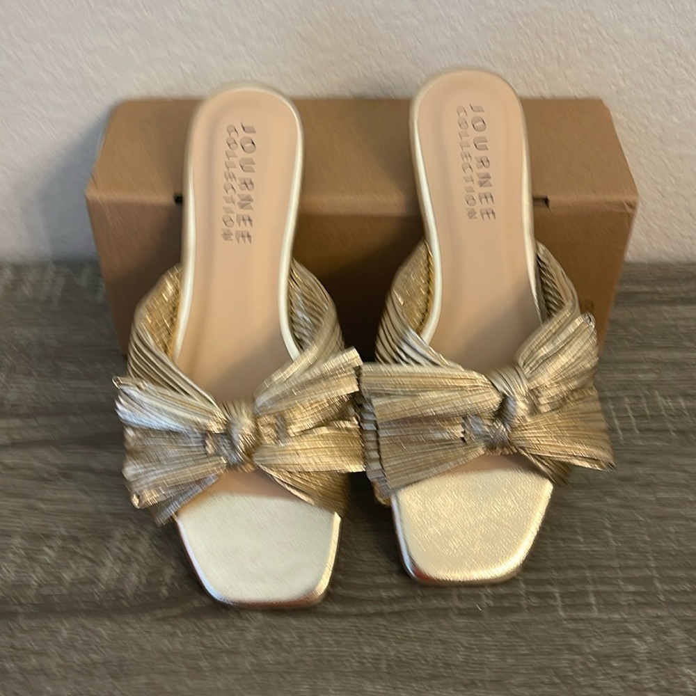 Journee Collection Womens Slip On Gold Sandals with Bowtie Size 7 1/2.